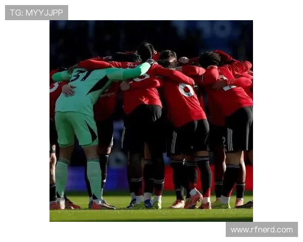 曼联进攻组织混乱，问题持续加剧，对赛季走势形成制约